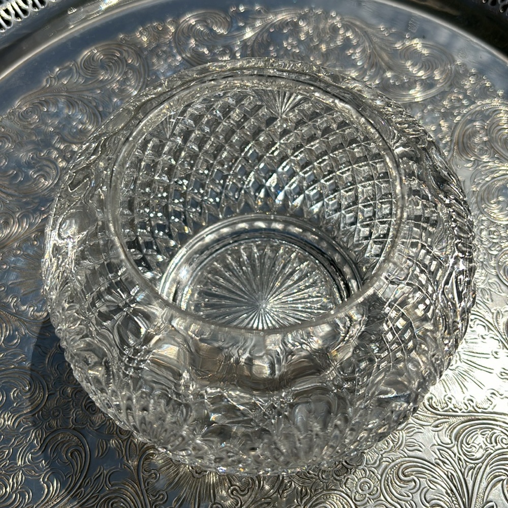 π€ Vintage Glass Bowl - Picture 2 of 2